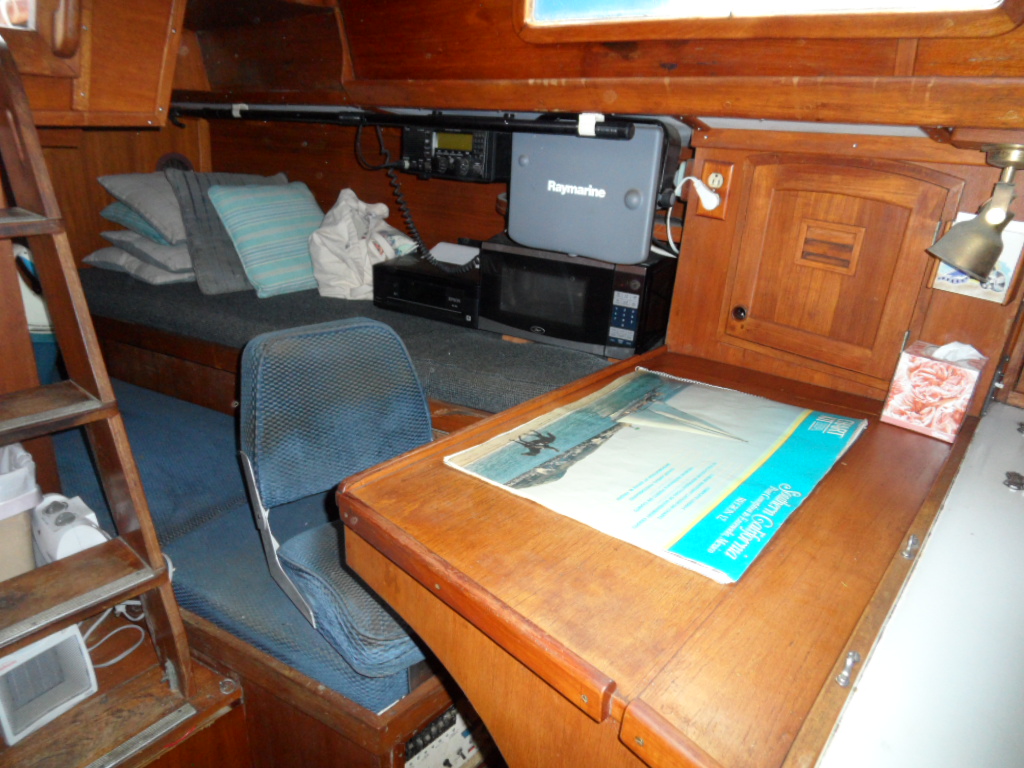 Cheoy Lee 41 Interior before the quarter berth refit