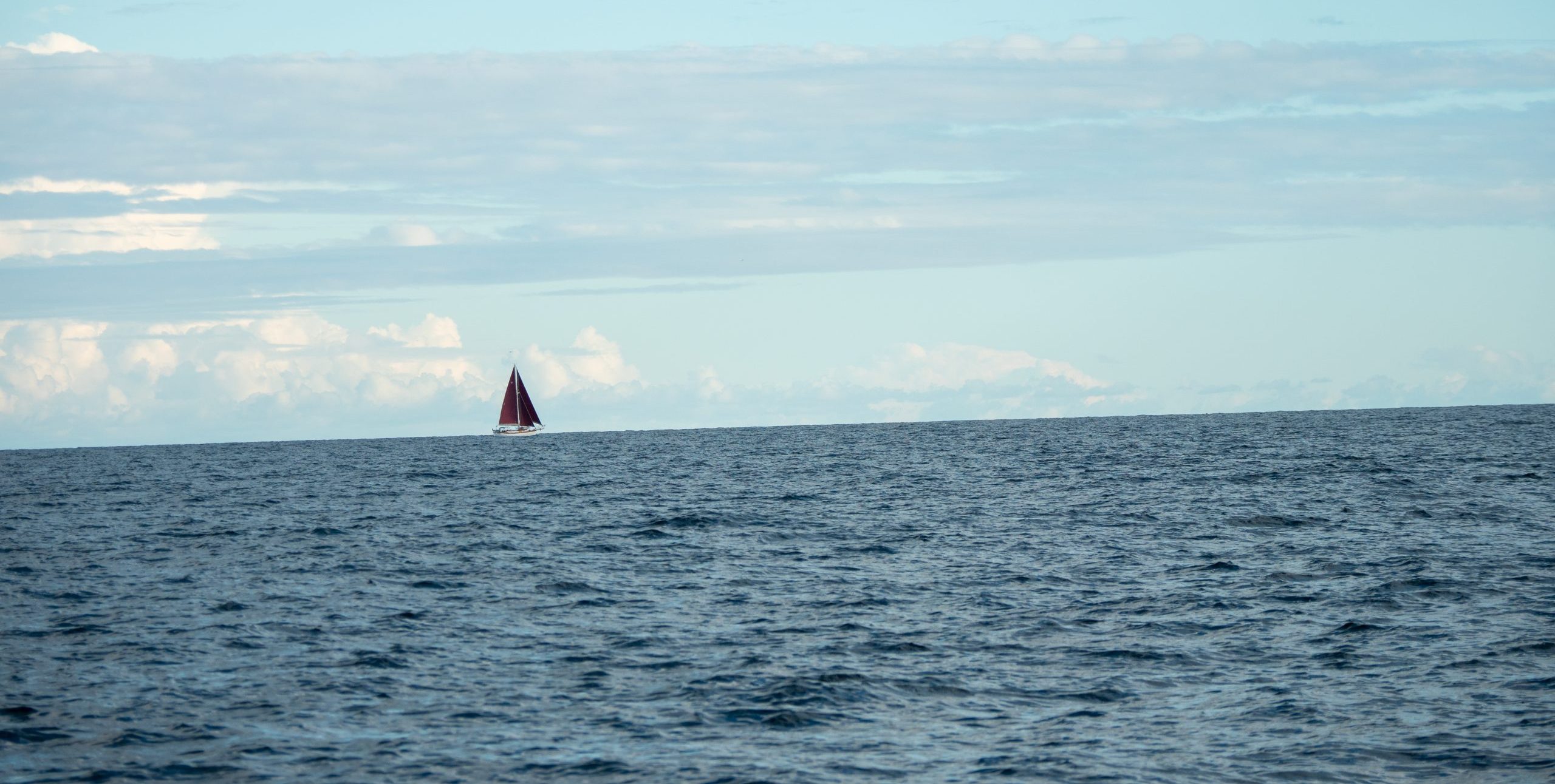 Kessel sailing along the horizon