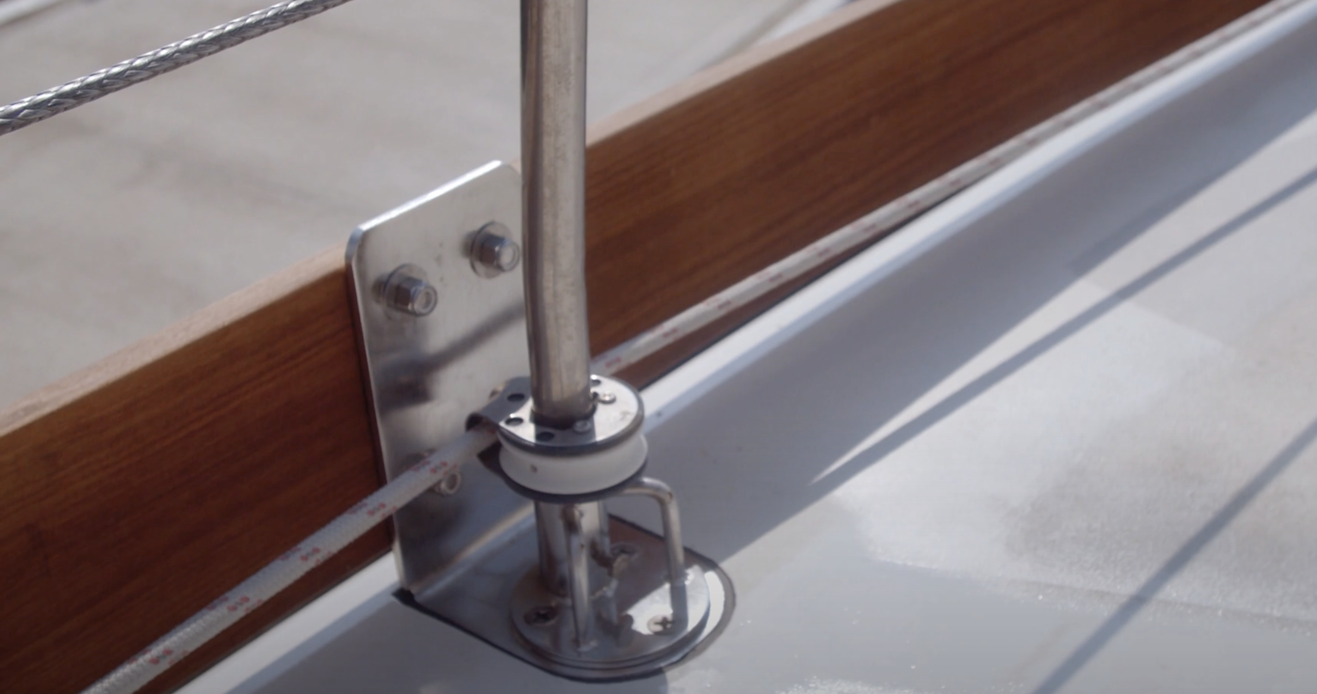 toe rail for sailboat